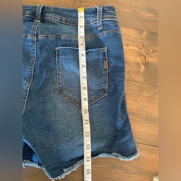 3/$20 1822 denim cut off shorts in size 10 - Picture 7 of 8